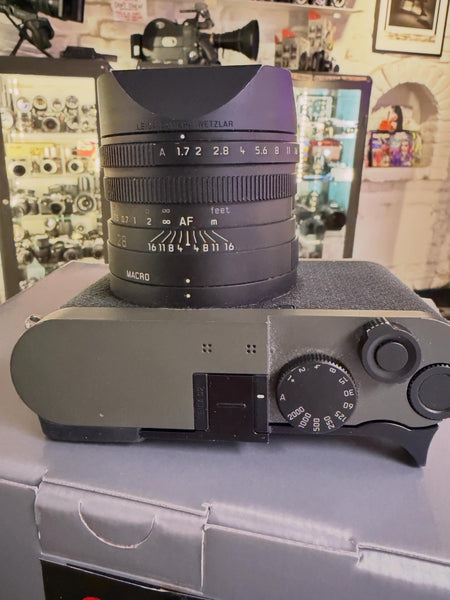 Leica Q2 Reporter 19603 in box
