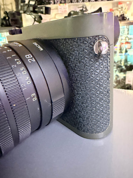 Leica Q2 Reporter 19603 in box