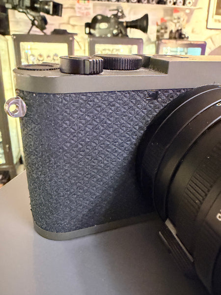 Leica Q2 Reporter 19603 in box
