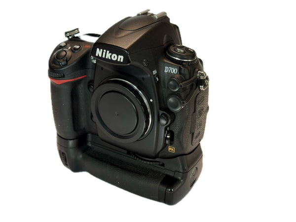 Nikon D700 with MB-D10