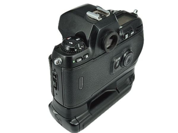 Nikon F100 with MB-15 - new light seals November 2025