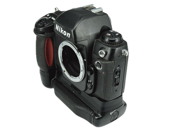 Nikon F100 with MB-15 - new light seals November 2025