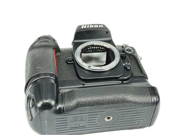 Nikon F100 with MB-15