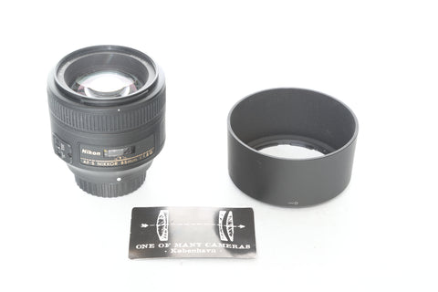 Nikon 85mm f1.8 G AF-S Nikkor with hood HB-62