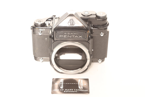 Pentax 6x7 with TTL Prism Finder - cl'a and new light seals January 2025