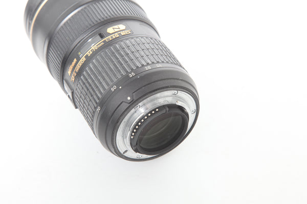 Nikon 24-70mm f2.8 AF-S Nikkor G ED with hood HB-40